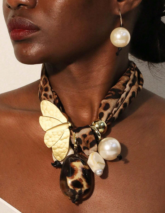 COLLAR BOHEMIO CON PENDIENTES PERLAS PRINT