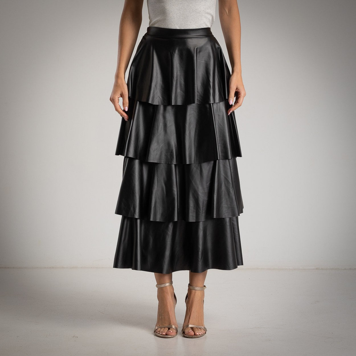 FALDA ECOPIEL 3 VOLANTES