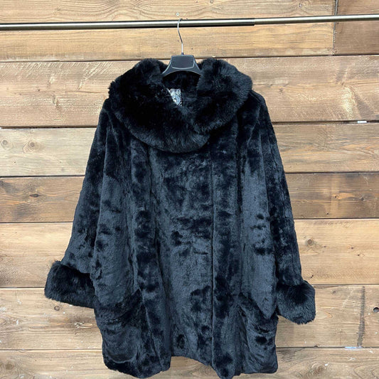ABRIGO PELO NEGRO