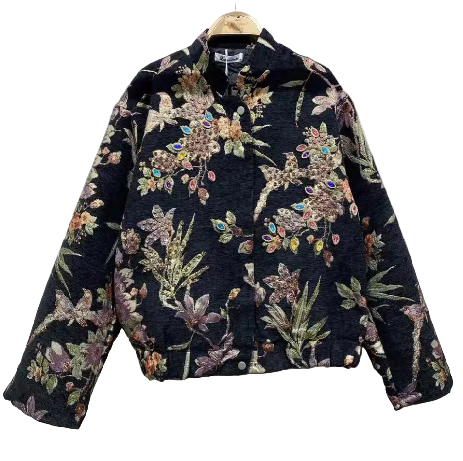 CAZADORA ESTAMPADO APLICACIONES