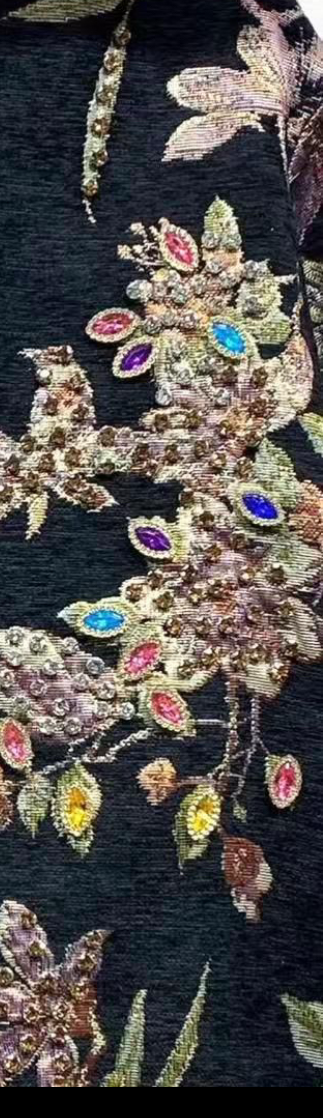 CAZADORA ESTAMPADO APLICACIONES