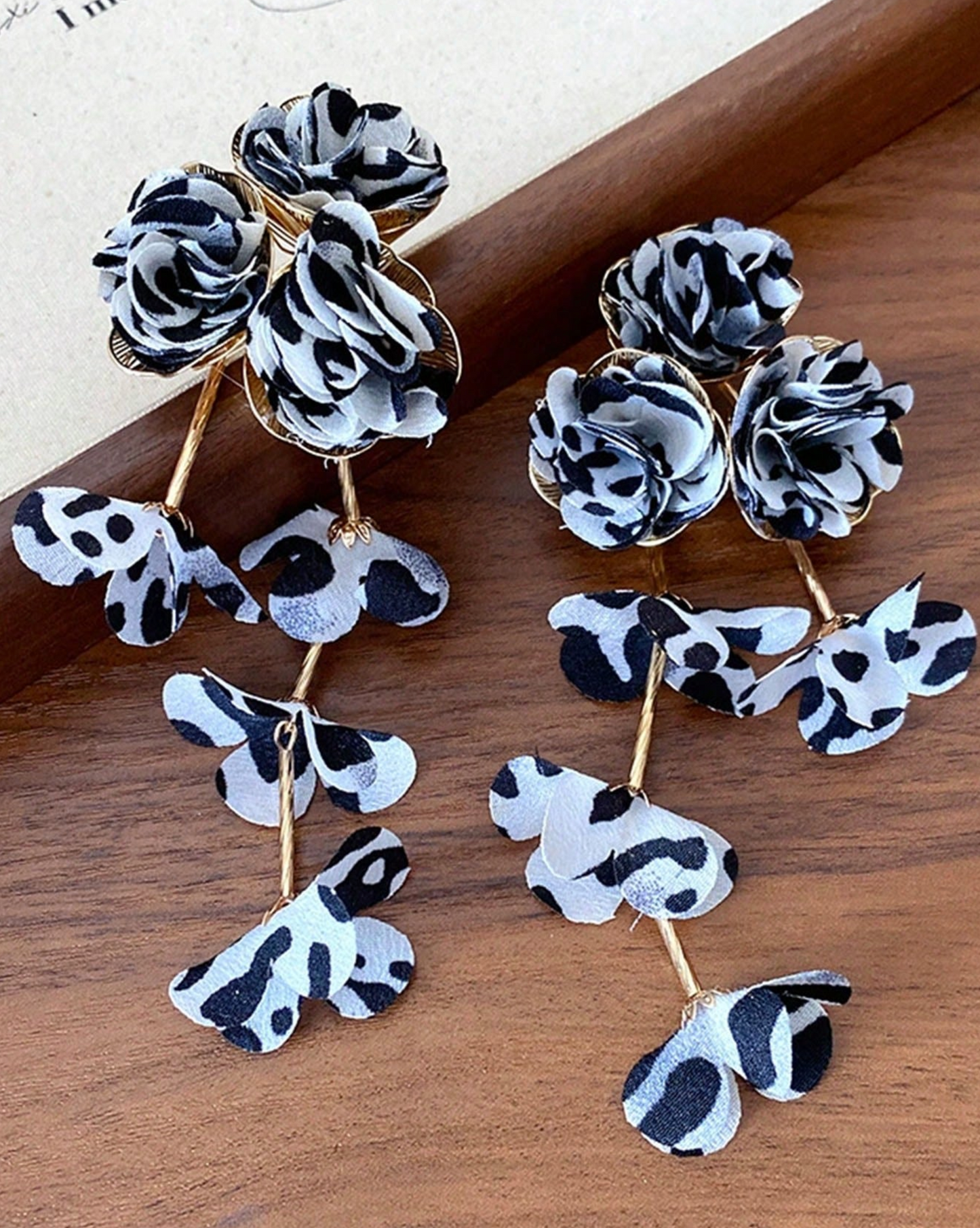 PENDIENTES FLORES LEOPARDO