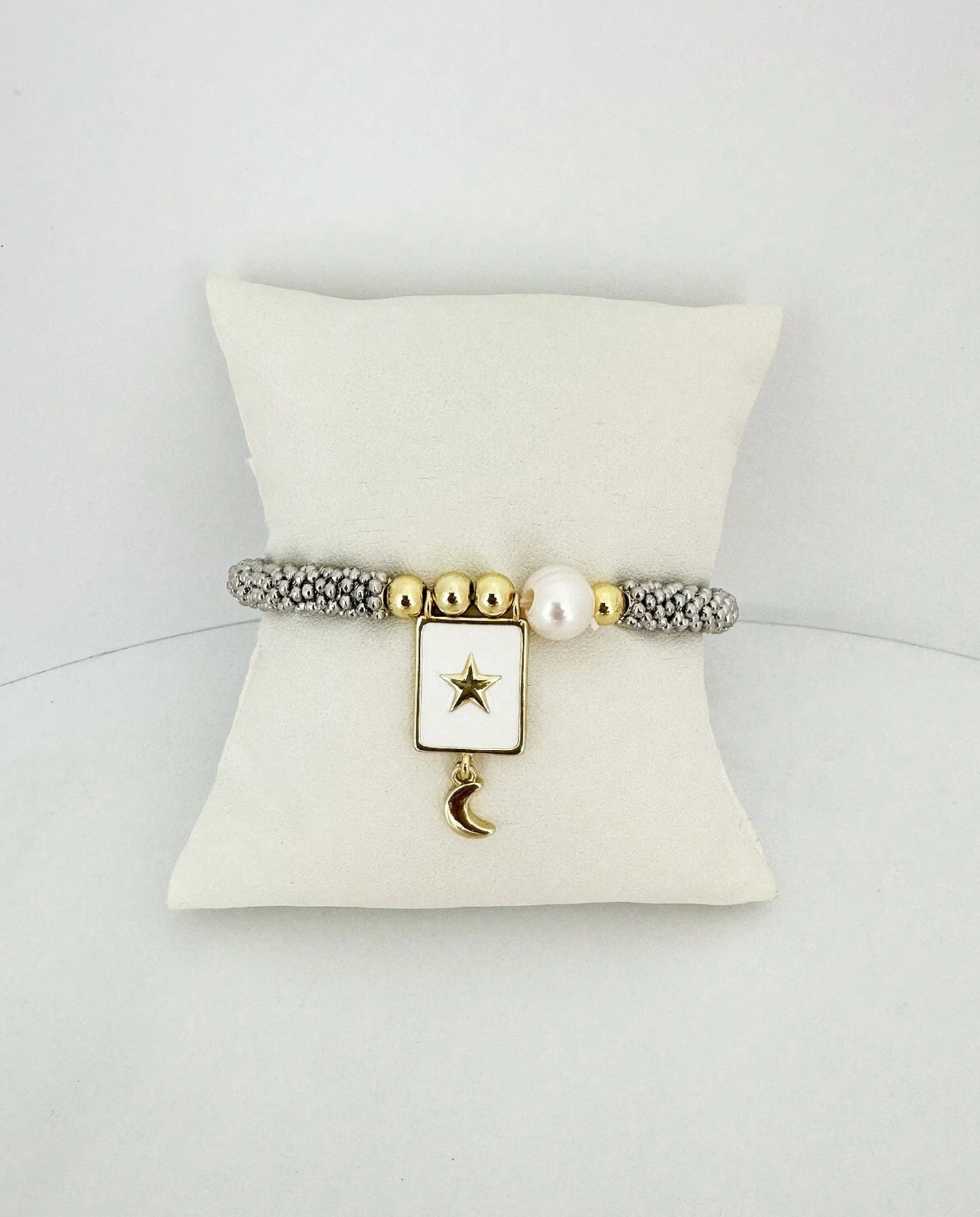 PULSERA CON PERLA Y DETALLE