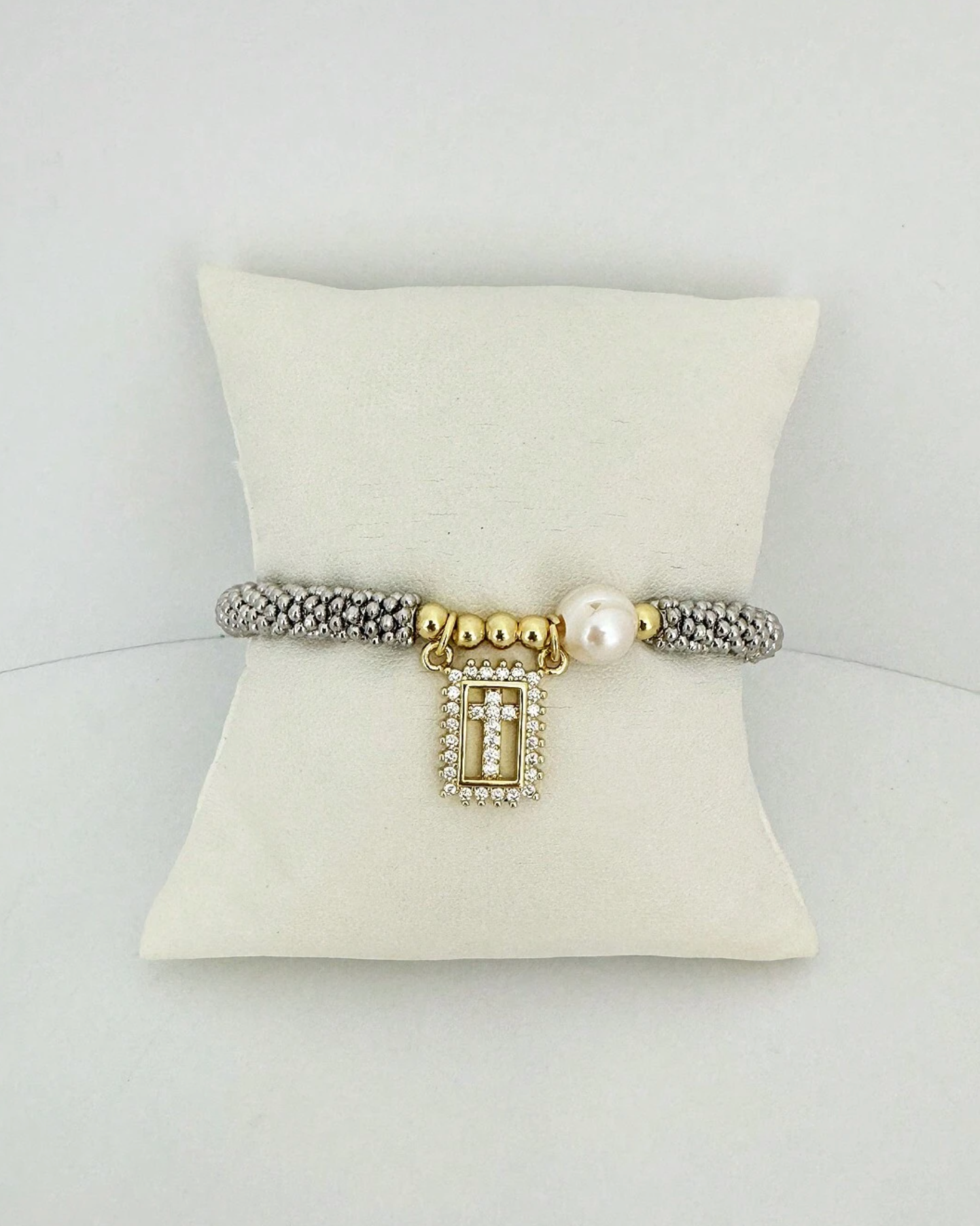 PULSERA CON PERLA Y DETALLE