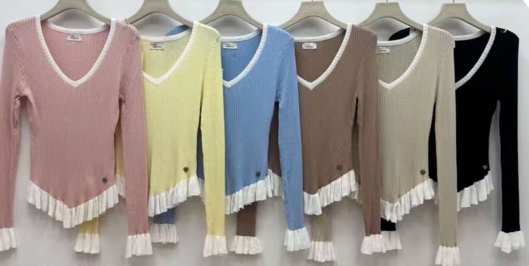 SUÉTER CUELLO PICO CONTRASTE