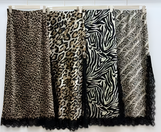 FALDA PRINT ENCAJE LATERAL