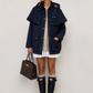 CHAQUETA CON CAPA Y CAPUCHA