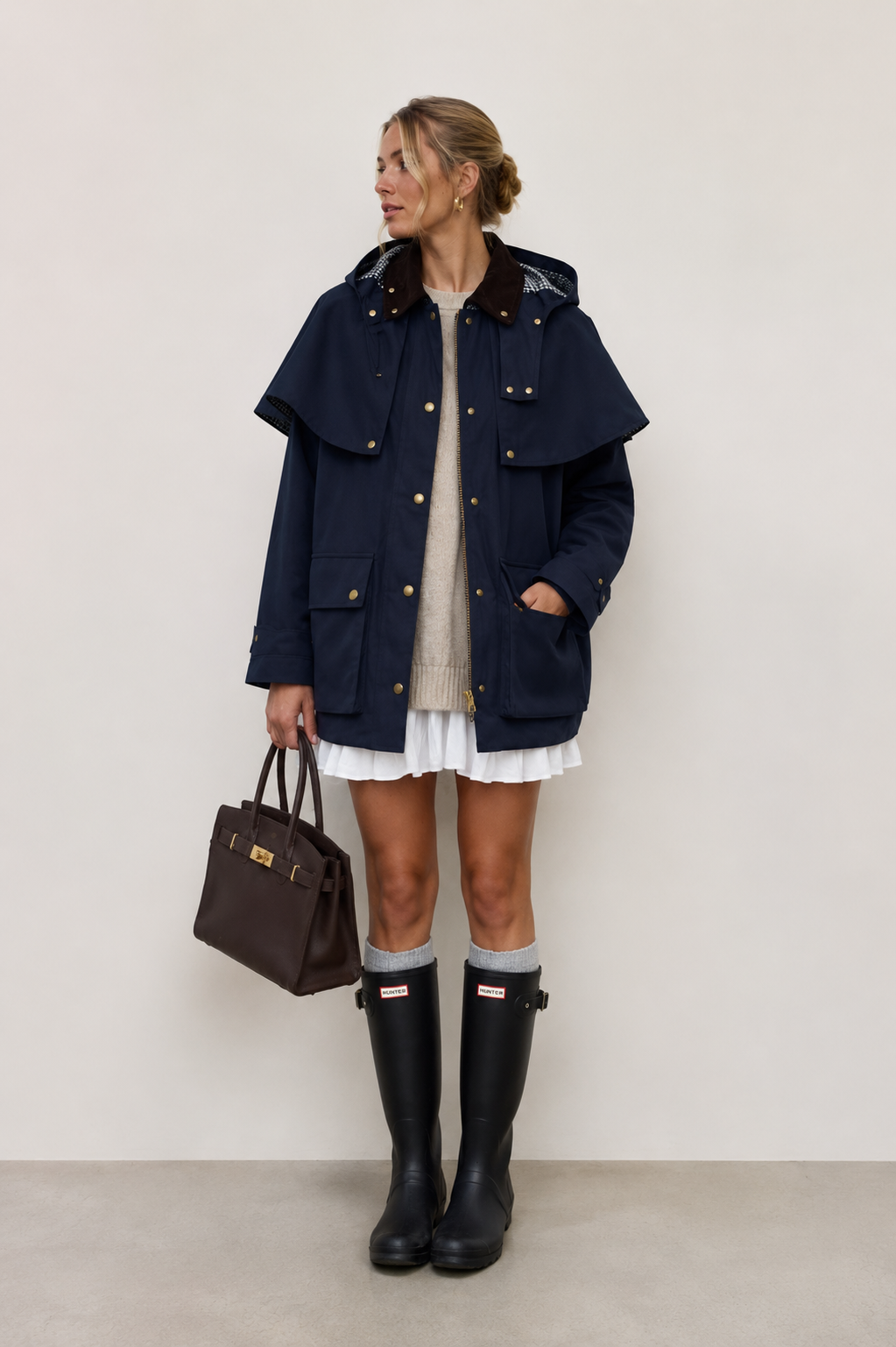 CHAQUETA CON CAPA Y CAPUCHA