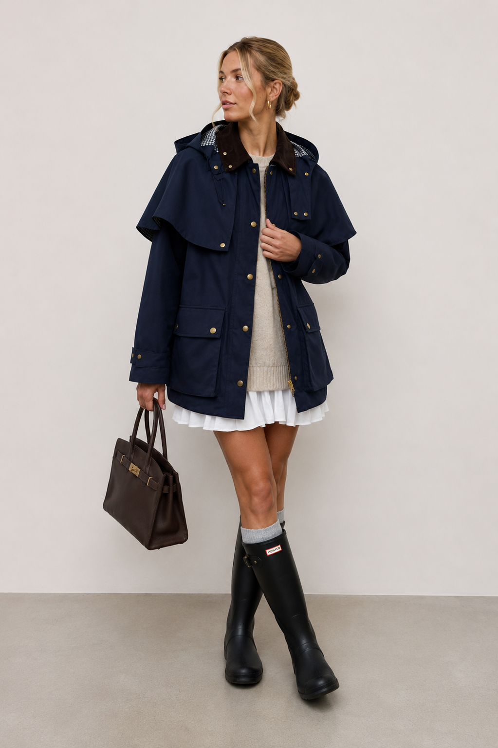 CHAQUETA CON CAPA Y CAPUCHA