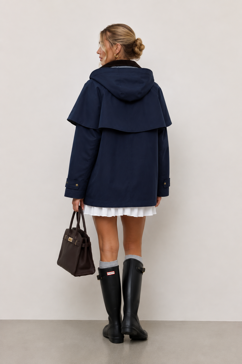 CHAQUETA CON CAPA Y CAPUCHA