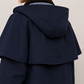 CHAQUETA CON CAPA Y CAPUCHA